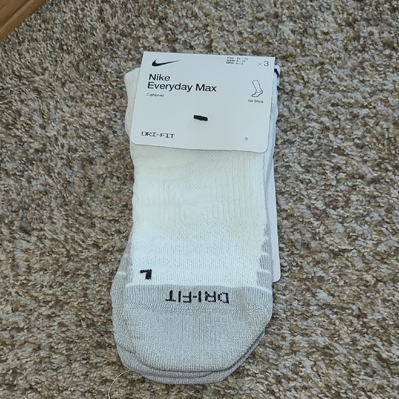 Nike Everyday Max Dri-FIT Athletic Socks - White and Gray - Picture 1 of 5